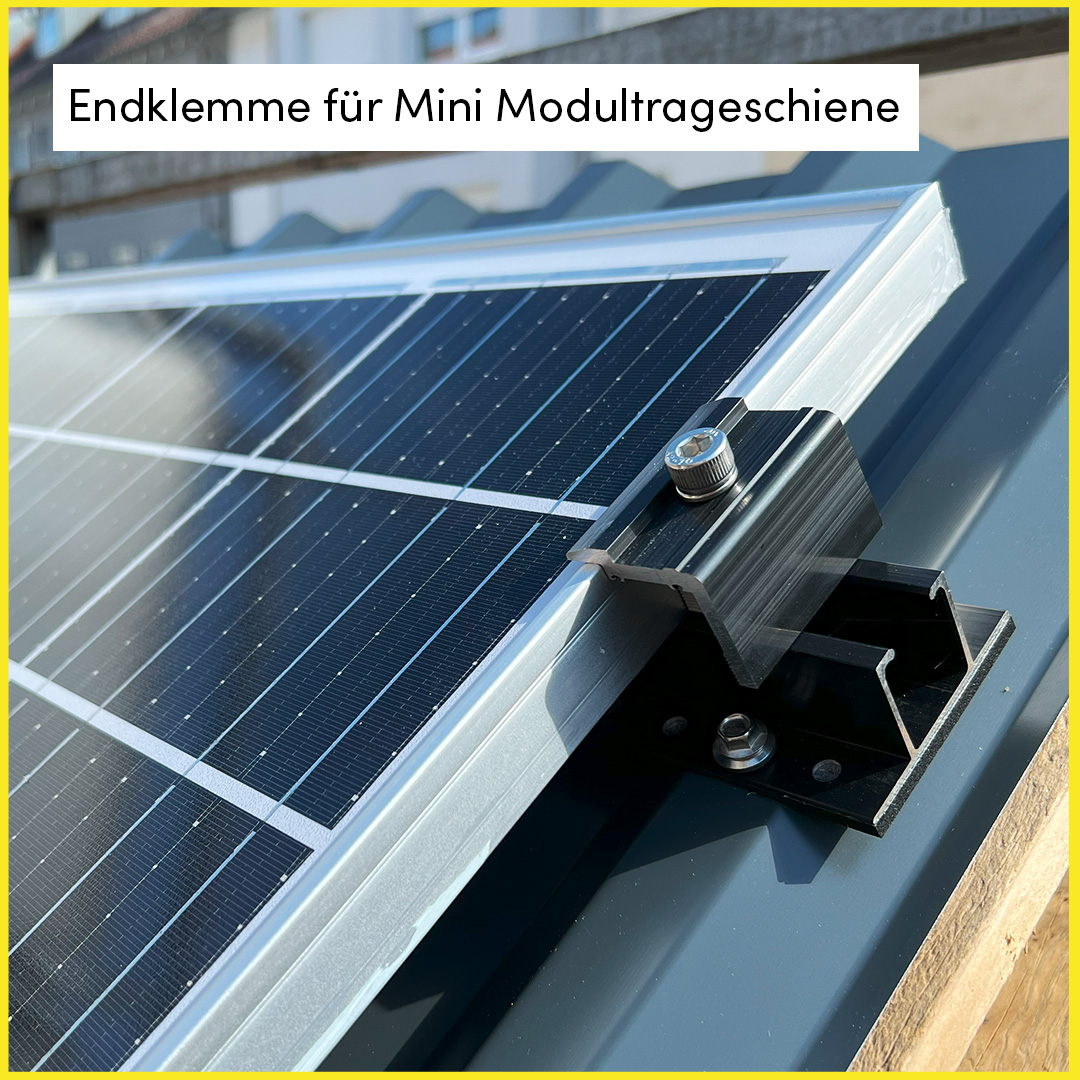 /Balkonkraftwerk_Solarpanel_Blechdach_Befestigung_Endklemme_01.jpg